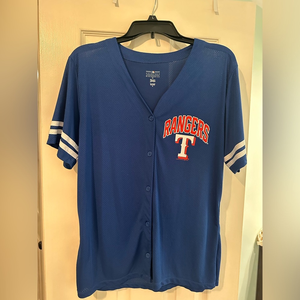 MLB Texas Rangers Women’s Shirt. Size large.